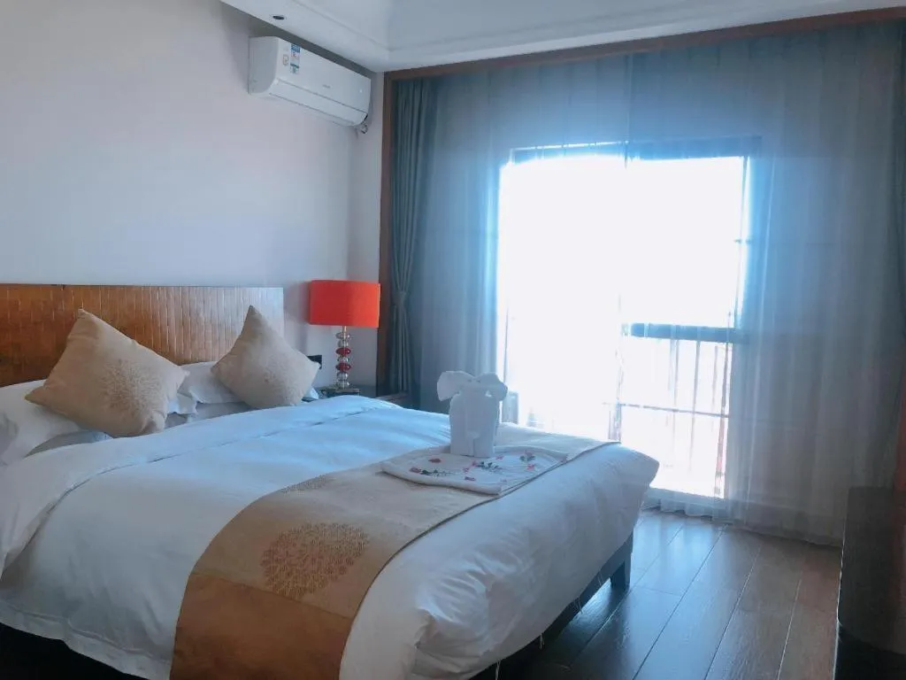 Bed in Hainan Yatai Hot Spring Hotel