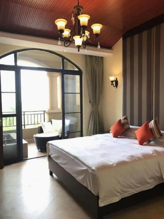 Bed in Hainan Yatai Hot Spring Hotel