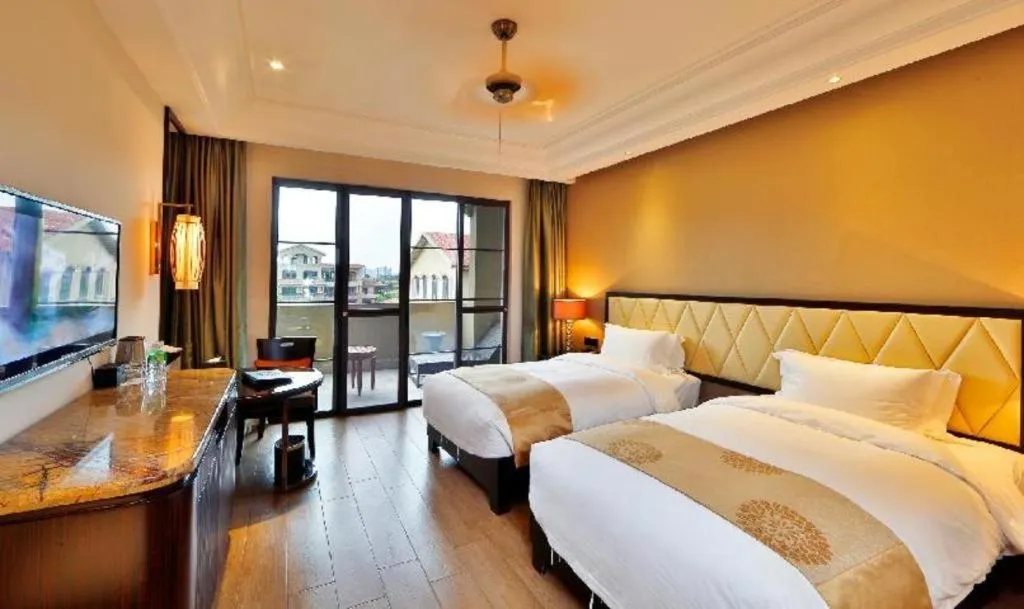 Bed in Hainan Yatai Hot Spring Hotel