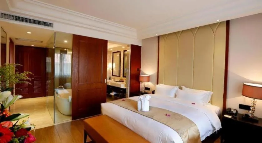 Bed in Hainan Yatai Hot Spring Hotel