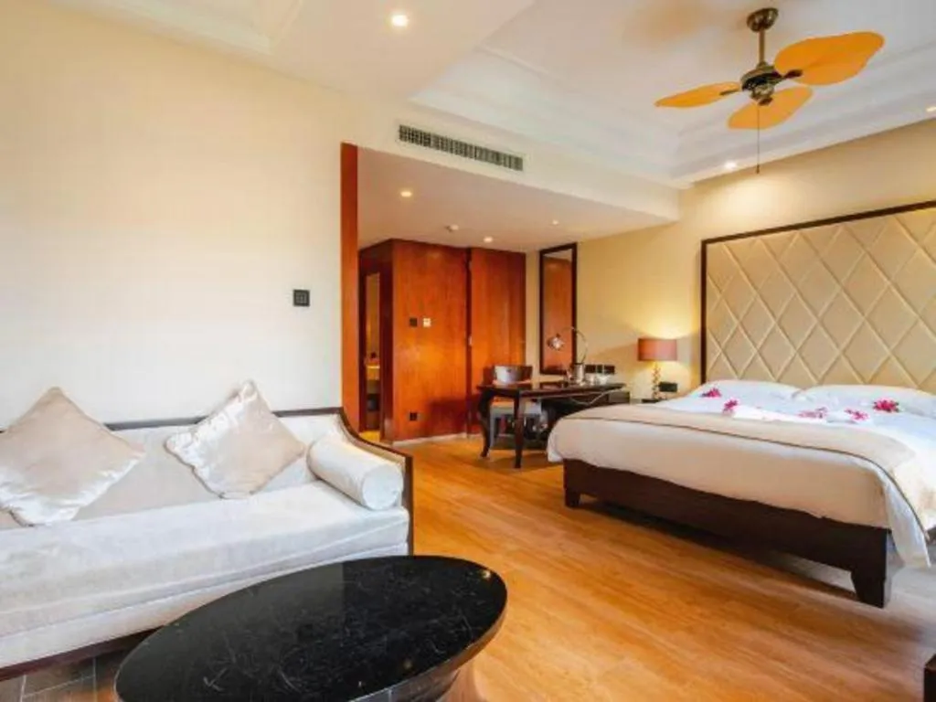 Bed in Hainan Yatai Hot Spring Hotel