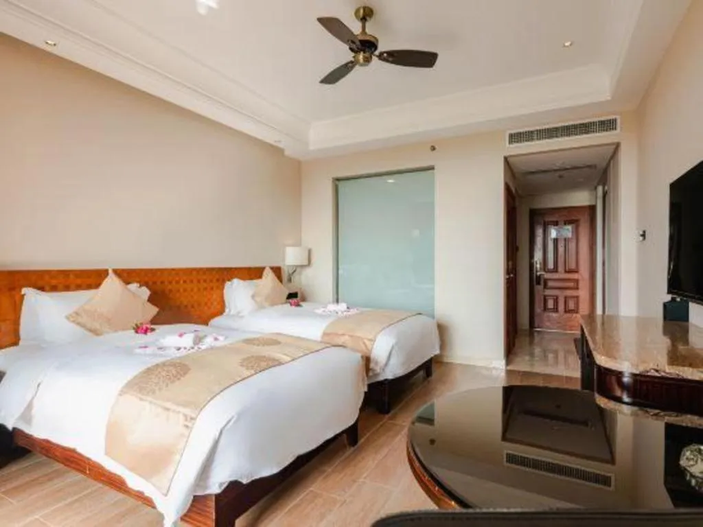 Bed in Hainan Yatai Hot Spring Hotel