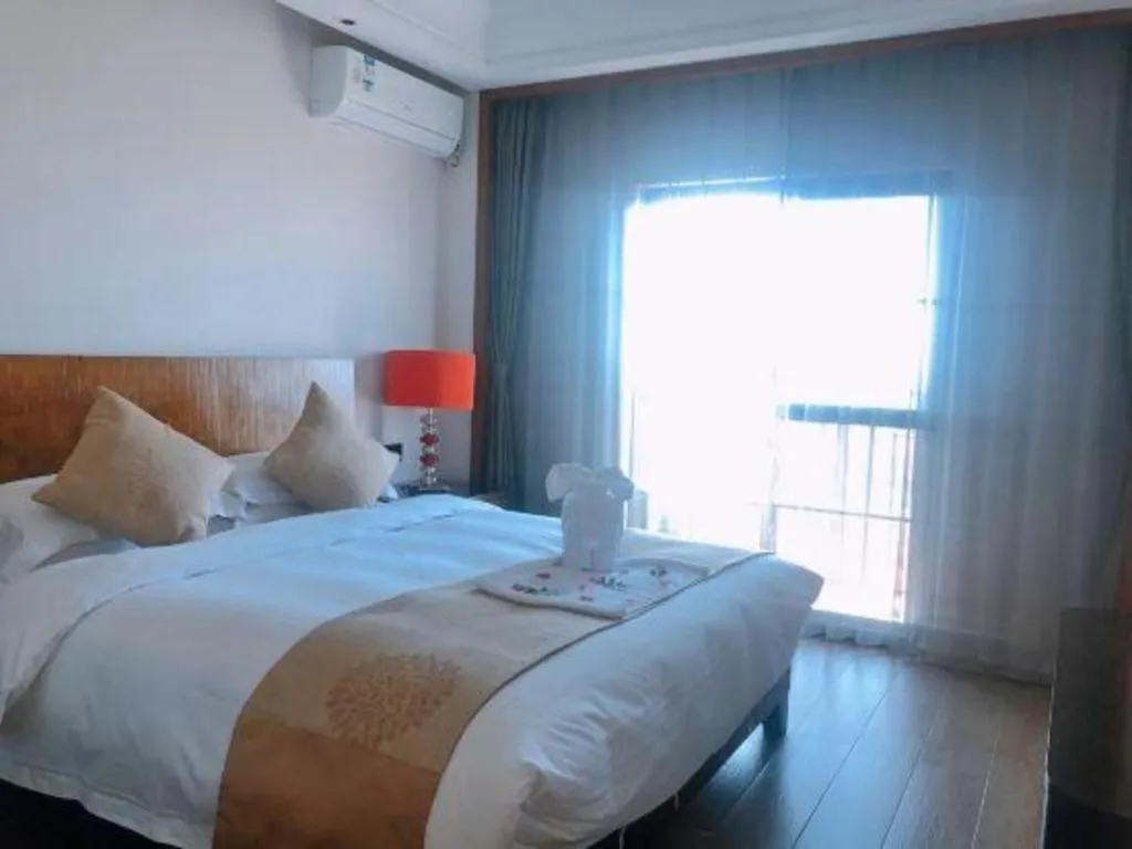 Bed in Hainan Yatai Hot Spring Hotel