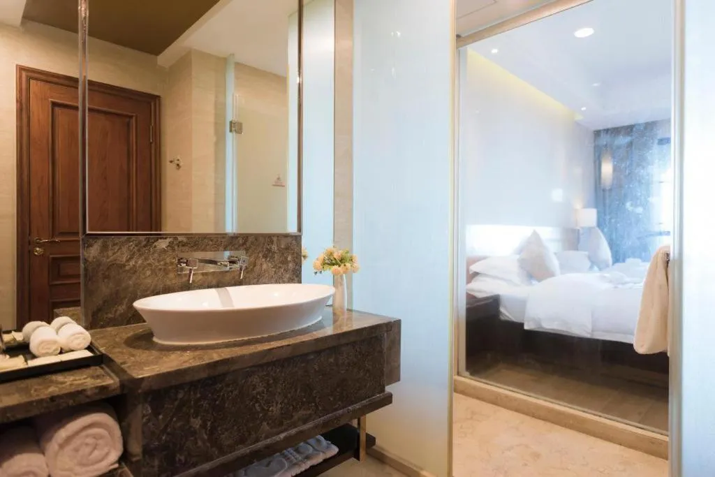 Bed in Hainan Yatai Hot Spring Hotel