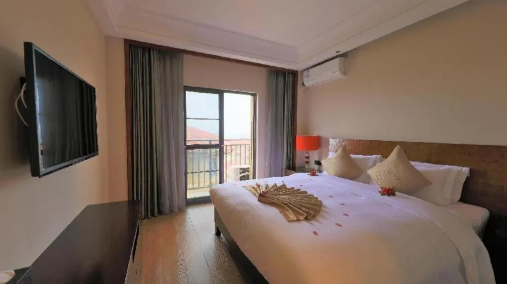 Bed in Hainan Yatai Hot Spring Hotel