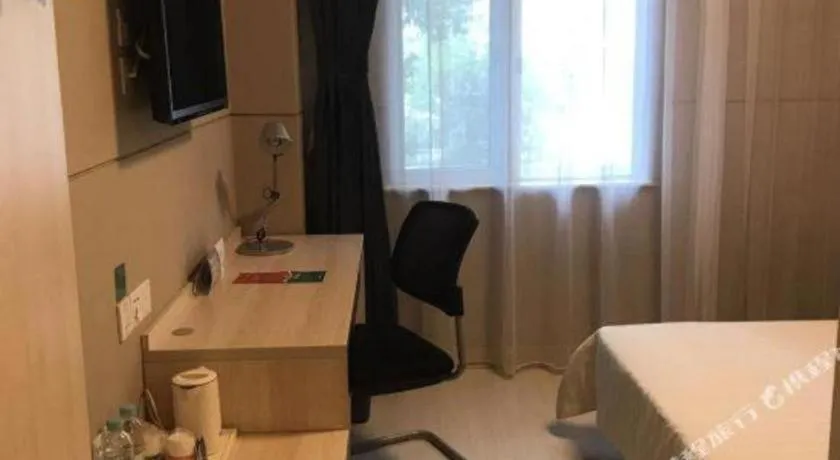 Bed in Jinjiang Inn Caobao Road Subway Station
