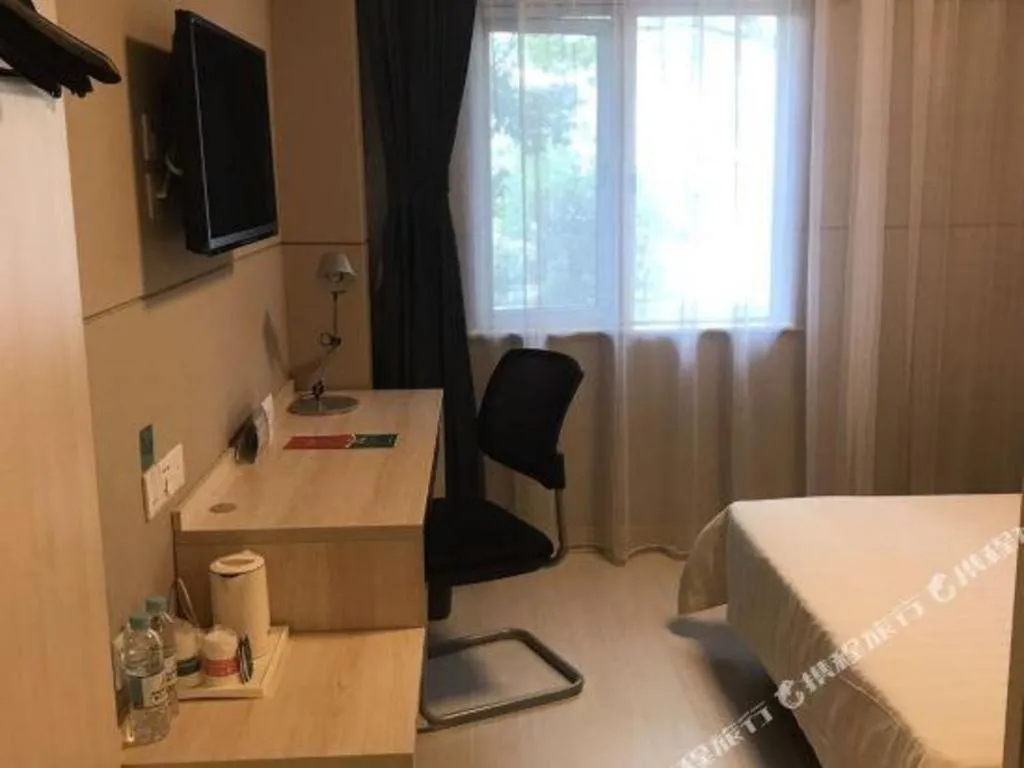 Bed in Jinjiang Inn Caobao Road Subway Station