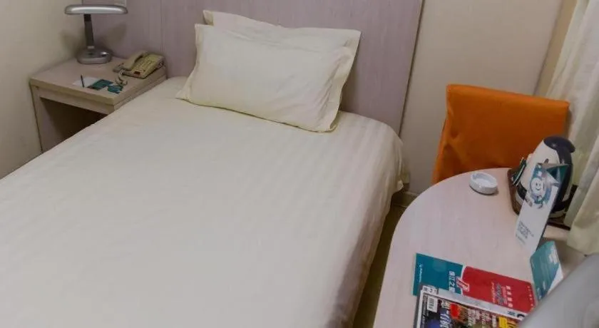 Bed in Jinjiang Inn Caobao Road Subway Station
