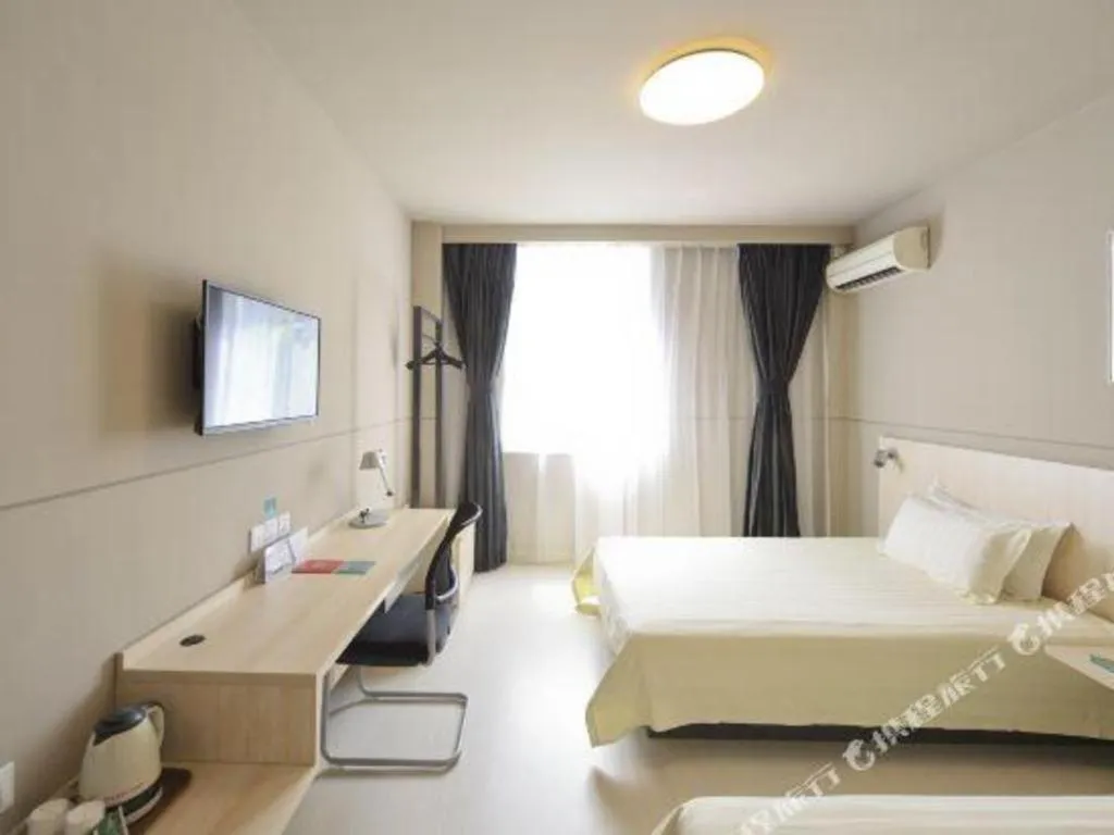 Bed in Jinjiang Inn Caobao Road Subway Station