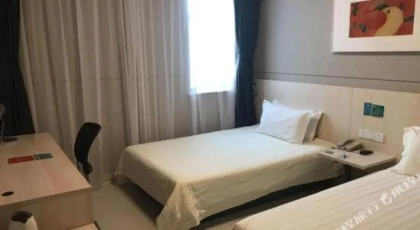 Bed in Jinjiang Inn Caobao Road Subway Station