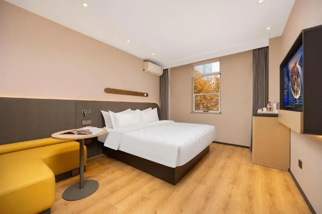 Bed in Jinjiang Inn Henan Museum Hutun Metro Station