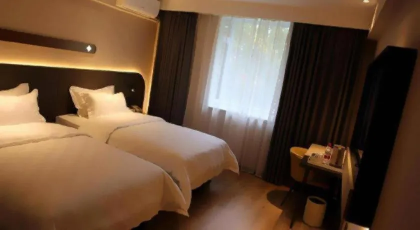 Bed in Jinjiang Inn Henan Museum Hutun Metro Station