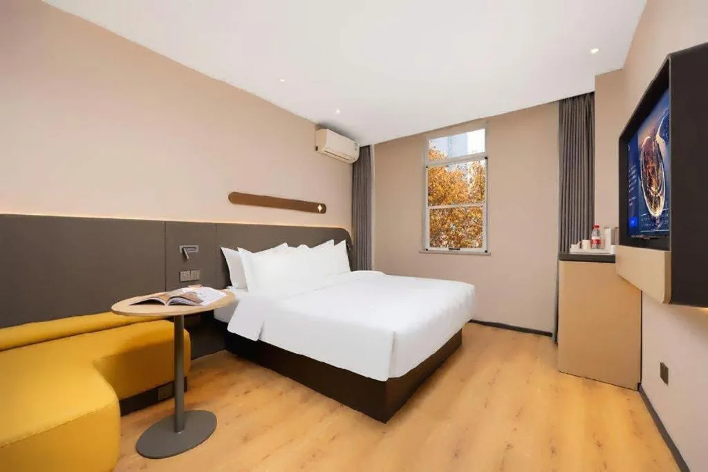 Bed in Jinjiang Inn Henan Museum Hutun Metro Station