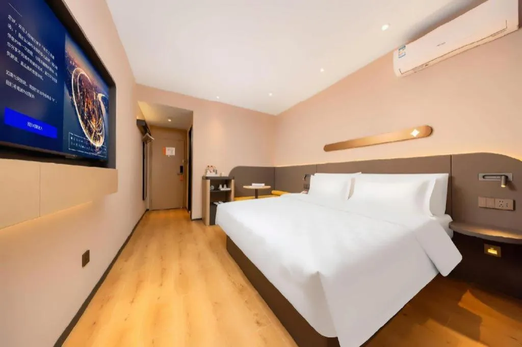 Bed in Jinjiang Inn Henan Museum Hutun Metro Station