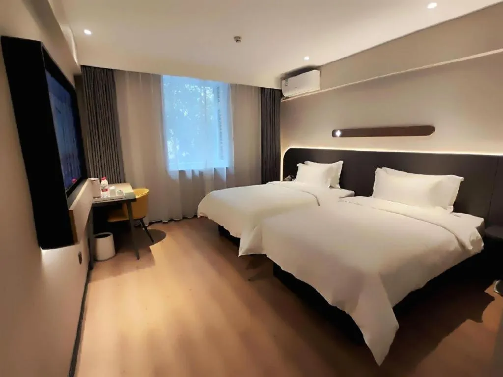 Bed in Jinjiang Inn Henan Museum Hutun Metro Station