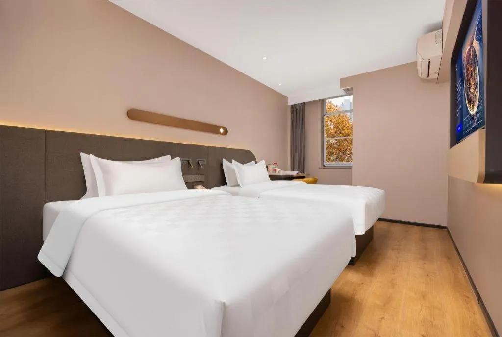 Bed in Jinjiang Inn Henan Museum Hutun Metro Station