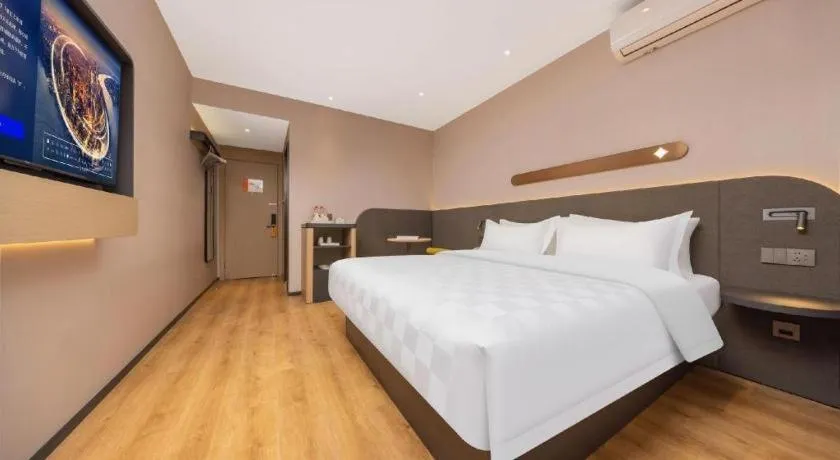 Bed in Jinjiang Inn Henan Museum Hutun Metro Station