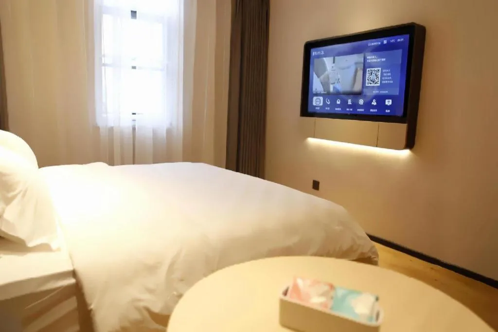 Bed in Jinjiang Inn Henan Museum Hutun Metro Station