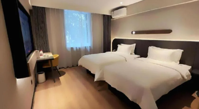 Bed in Jinjiang Inn Henan Museum Hutun Metro Station