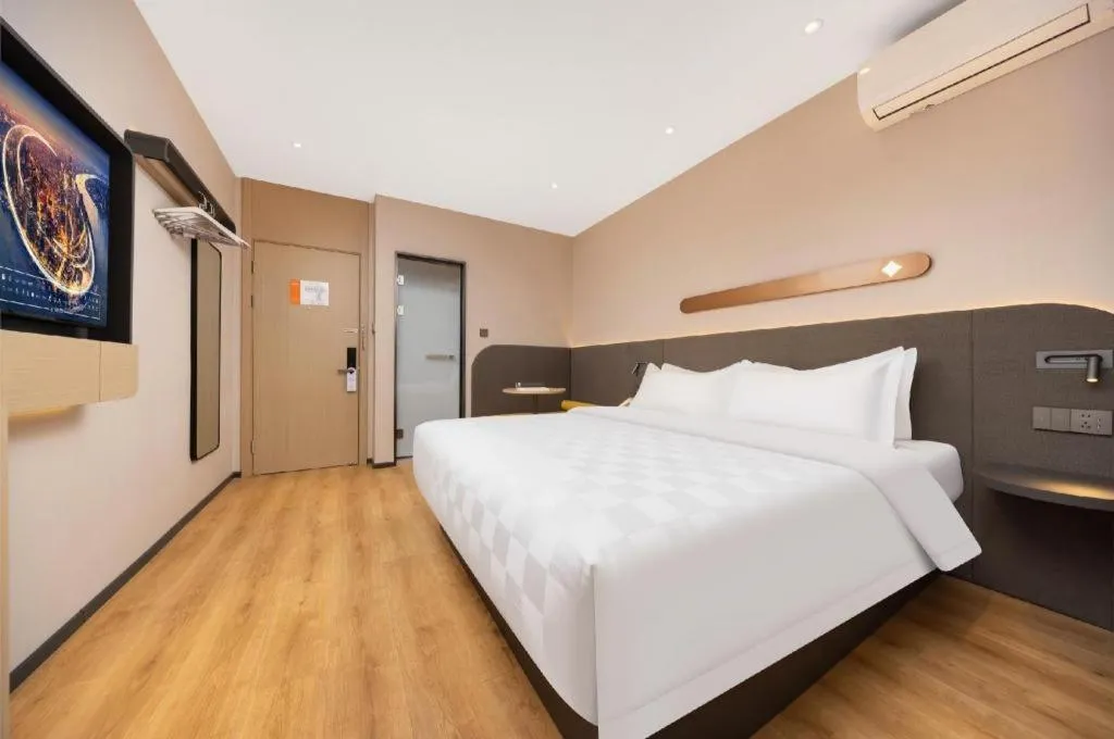 Bed in Jinjiang Inn Henan Museum Hutun Metro Station