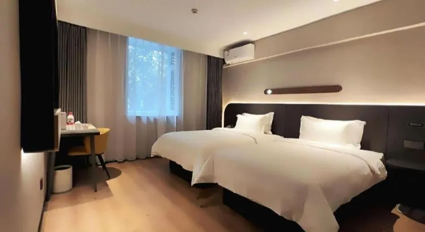 Bed in Jinjiang Inn Henan Museum Hutun Metro Station