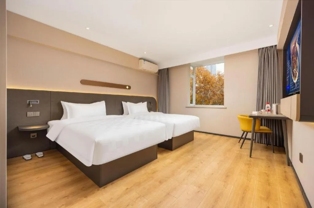 Bed in Jinjiang Inn Henan Museum Hutun Metro Station