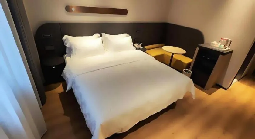 Bed in Jinjiang Inn Henan Museum Hutun Metro Station
