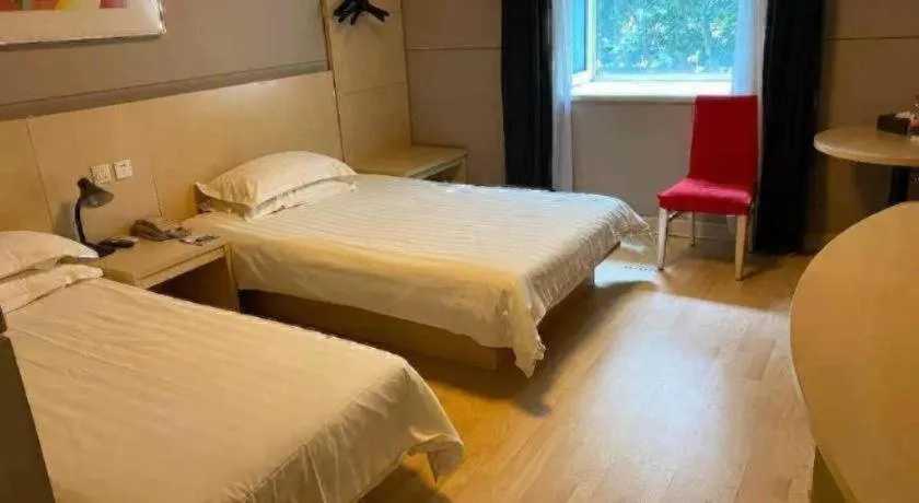 Bed in Jinjiang Inn Henan Museum Hutun Metro Station