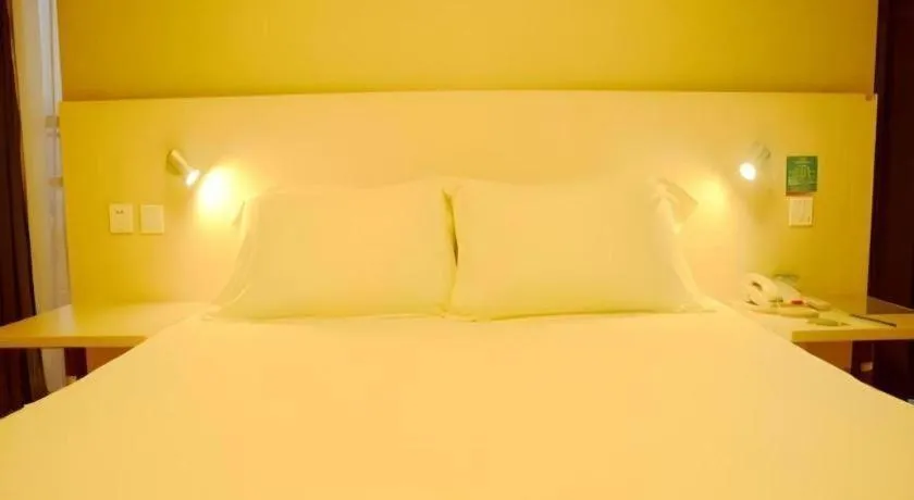 Bed in Jinjiang Inn Changzhou Global Dinosaur City Olympic Center