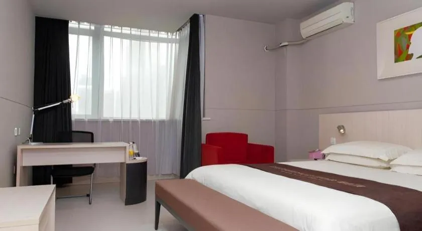 Bed in Jinjiang Inn Changzhou Global Dinosaur City Olympic Center