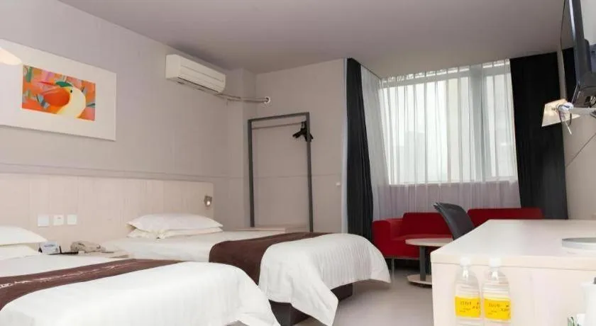 Bed in Jinjiang Inn Changzhou Global Dinosaur City Olympic Center