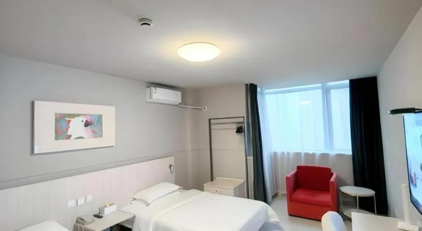 Bed in Jinjiang Inn Changzhou Global Dinosaur City Olympic Center