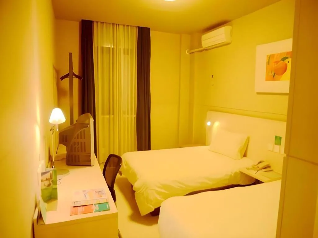 Bed in Jinjiang Inn Changzhou Global Dinosaur City Olympic Center