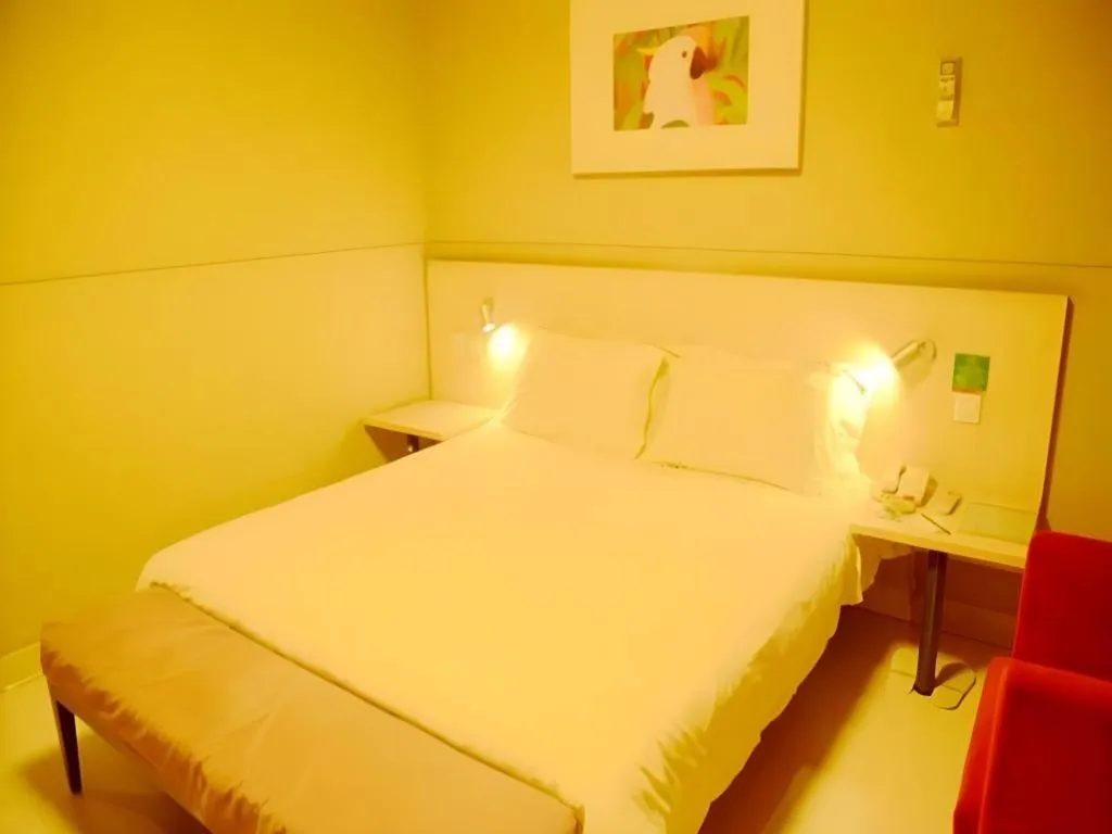Bed in Jinjiang Inn Changzhou Global Dinosaur City Olympic Center