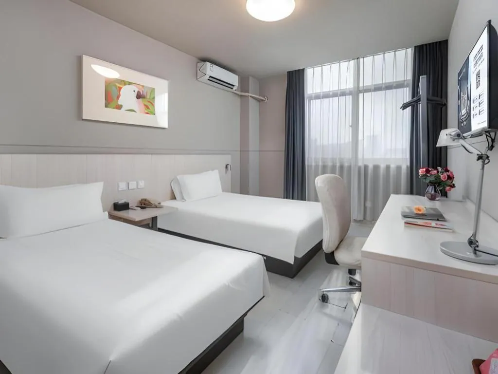 Bed in Jinjiang Inn Changzhou Global Dinosaur City Olympic Center