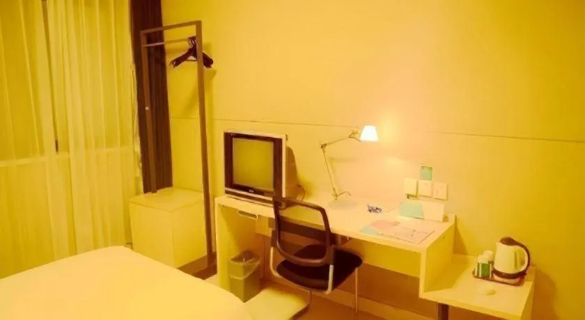 Bed in Jinjiang Inn Changzhou Global Dinosaur City Olympic Center