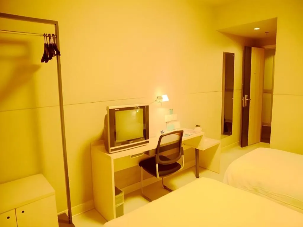 Bed in Jinjiang Inn Changzhou Global Dinosaur City Olympic Center