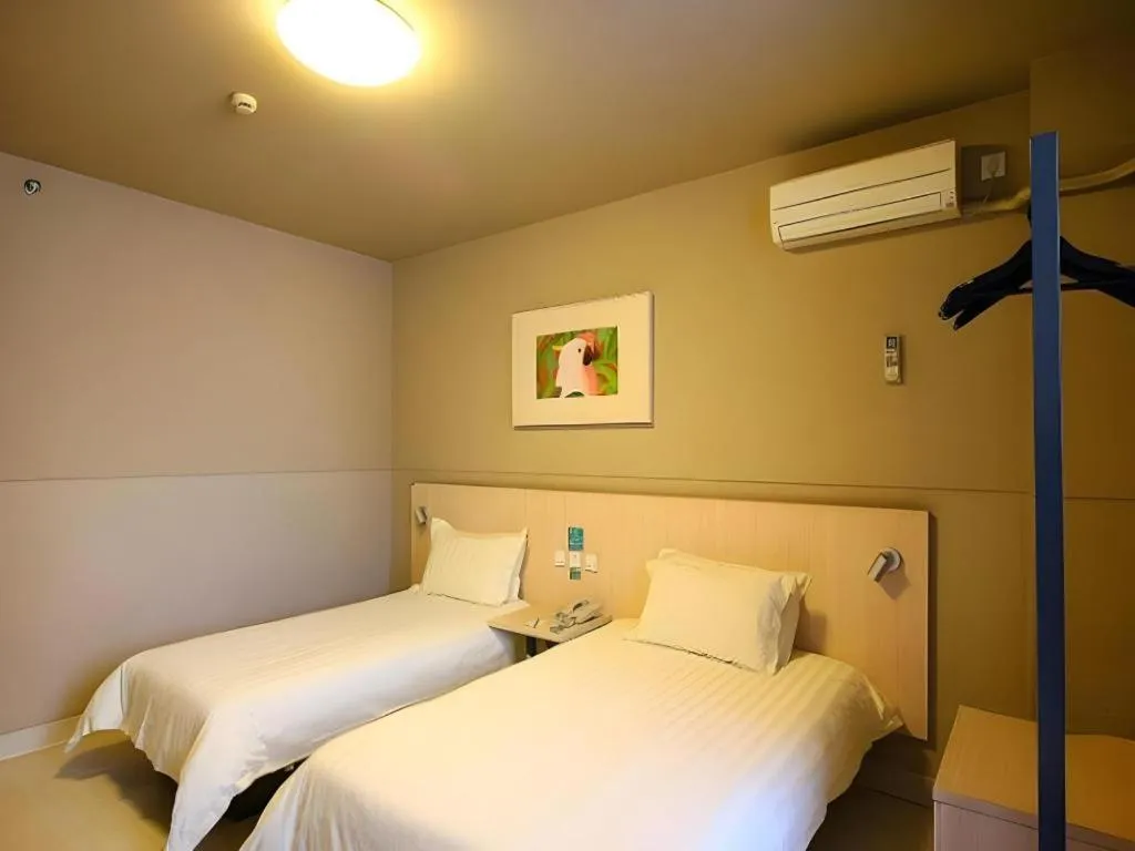 Bed in Jinjiang Inn Changzhou Global Dinosaur City Olympic Center