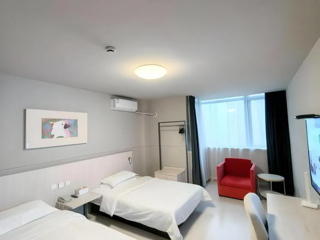 Bed in Jinjiang Inn Changzhou Global Dinosaur City Olympic Center