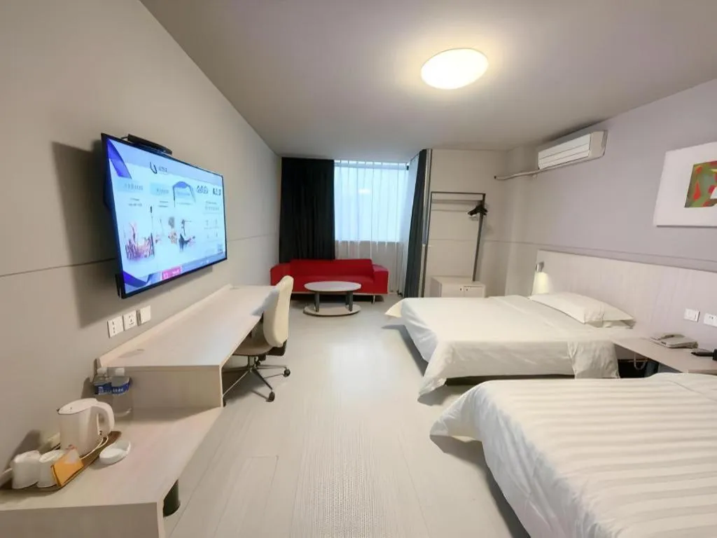 Bed in Jinjiang Inn Changzhou Global Dinosaur City Olympic Center