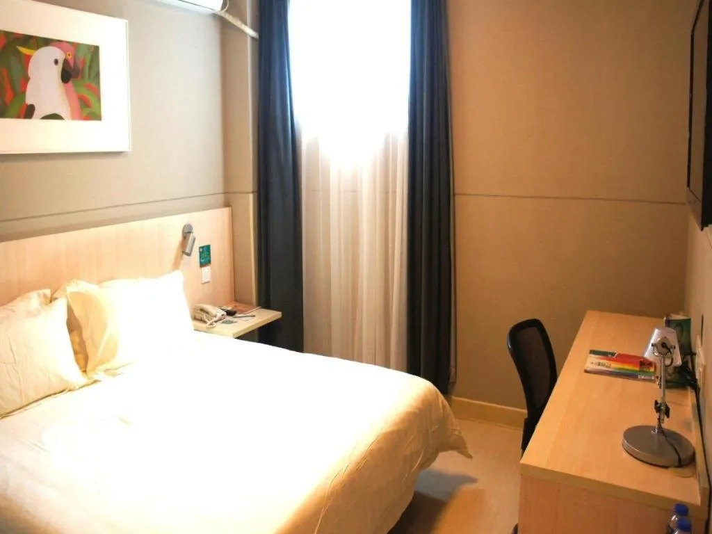 Bed in Jinjiang Inn Changzhou Global Dinosaur City Olympic Center