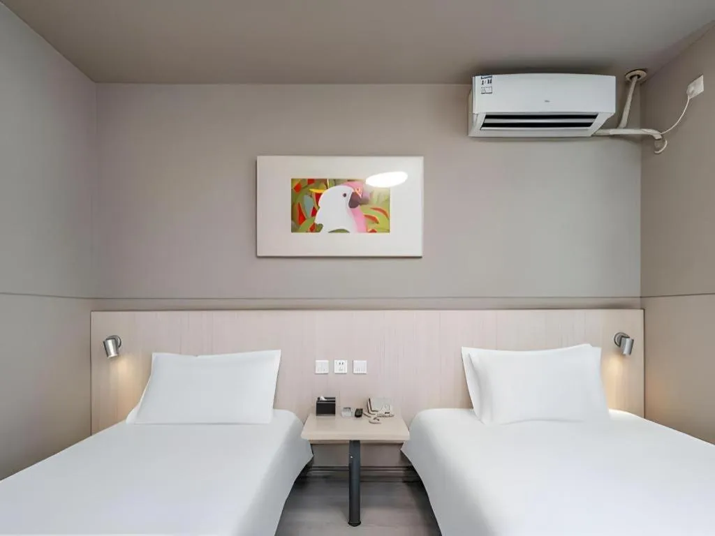 Bed in Jinjiang Inn Changzhou Global Dinosaur City Olympic Center