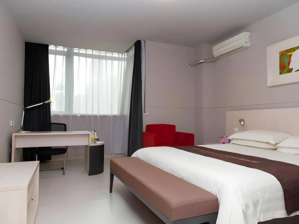 Bed in Jinjiang Inn Changzhou Global Dinosaur City Olympic Center