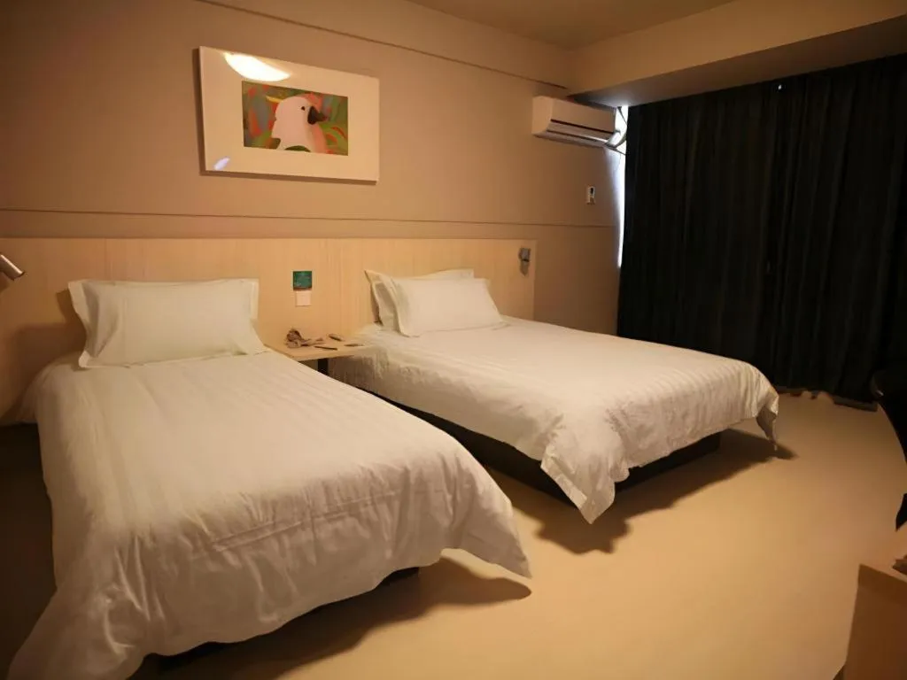 Bed in Jinjiang Inn - Xishan Road