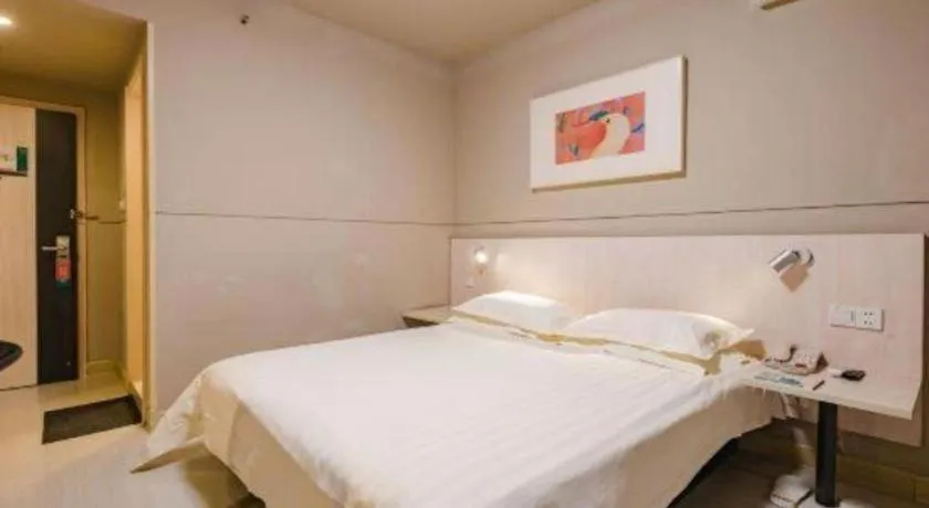 Bed in Jinjiang Inn Jiaozuo Gymnasium