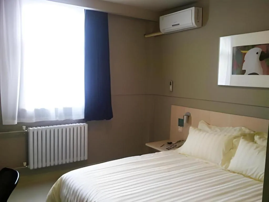 Bed in Jinjiang Inn Jiaozuo Gymnasium