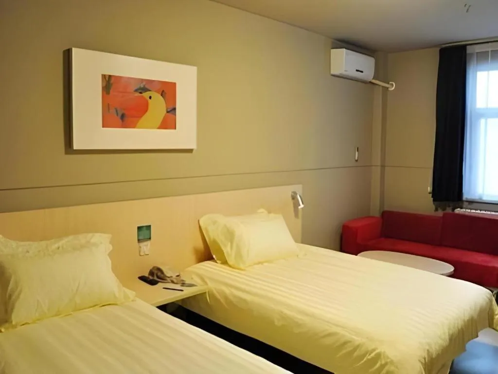 Bed in Jinjiang Inn Jiaozuo Gymnasium