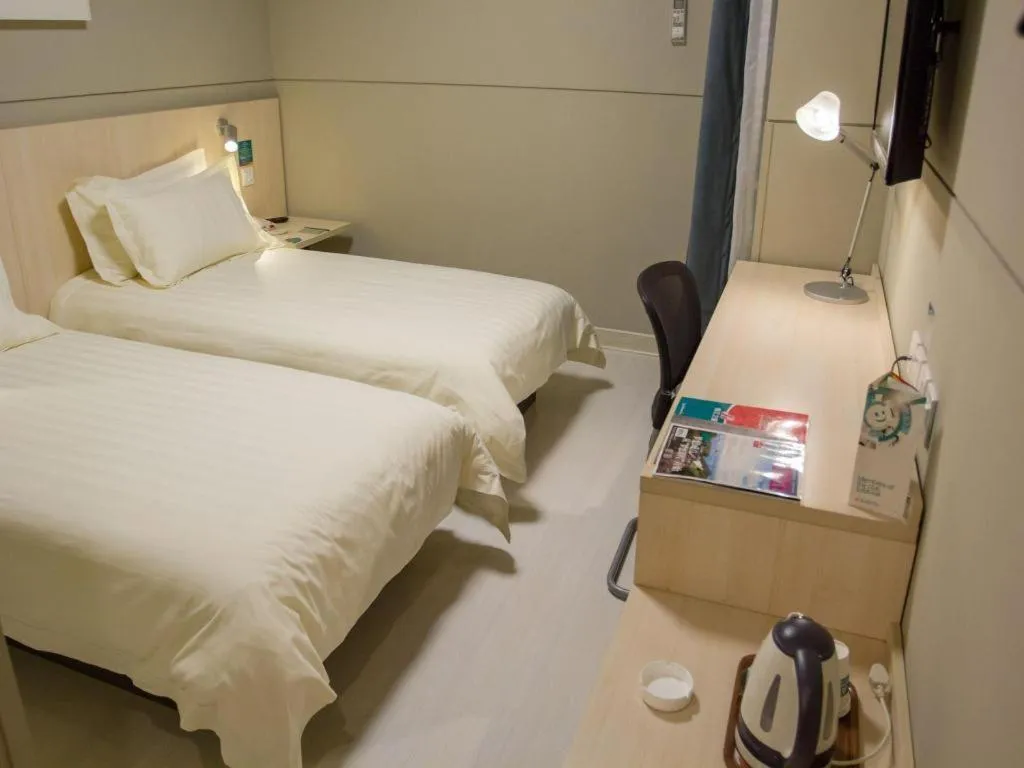 Bed in Jinjiang Inn Shanghai North Bund Yangpu Bridge Branch