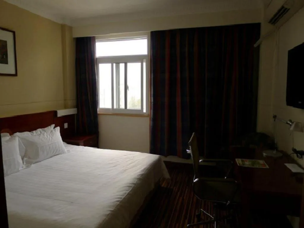 Bed in Jinjiang Inn Shanghai North Bund Yangpu Bridge Branch