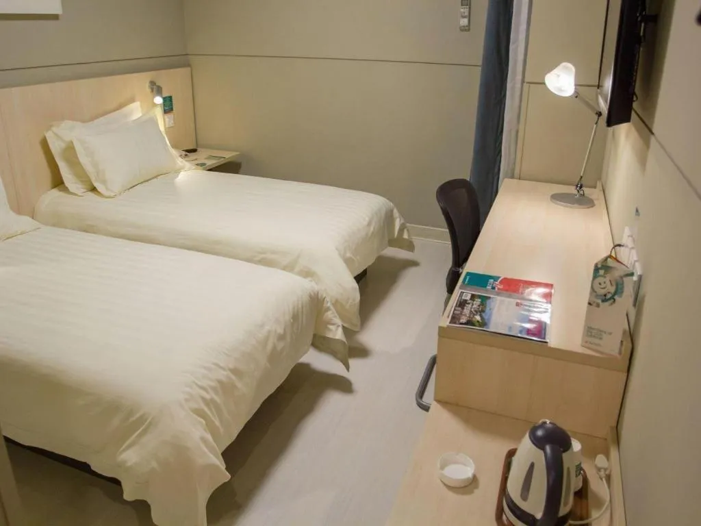 Bed in Jinjiang Inn Shanghai North Bund Yangpu Bridge Branch